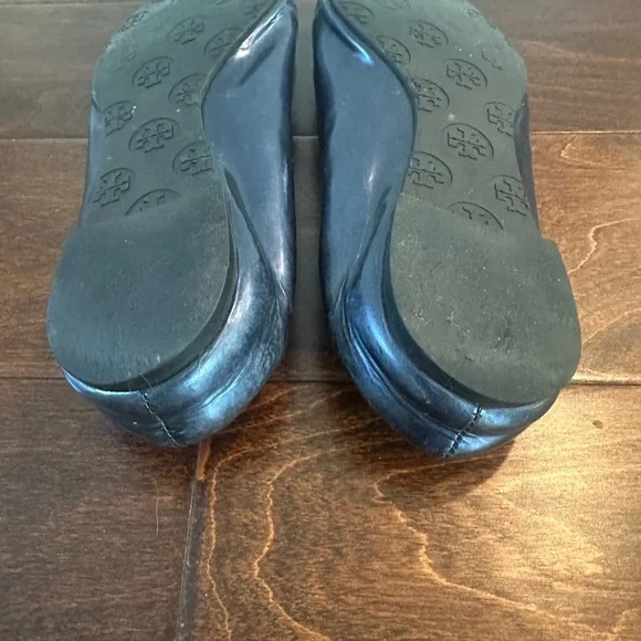 Tory Burch Blue Flats with Signature Logo - Picture 6 of 8